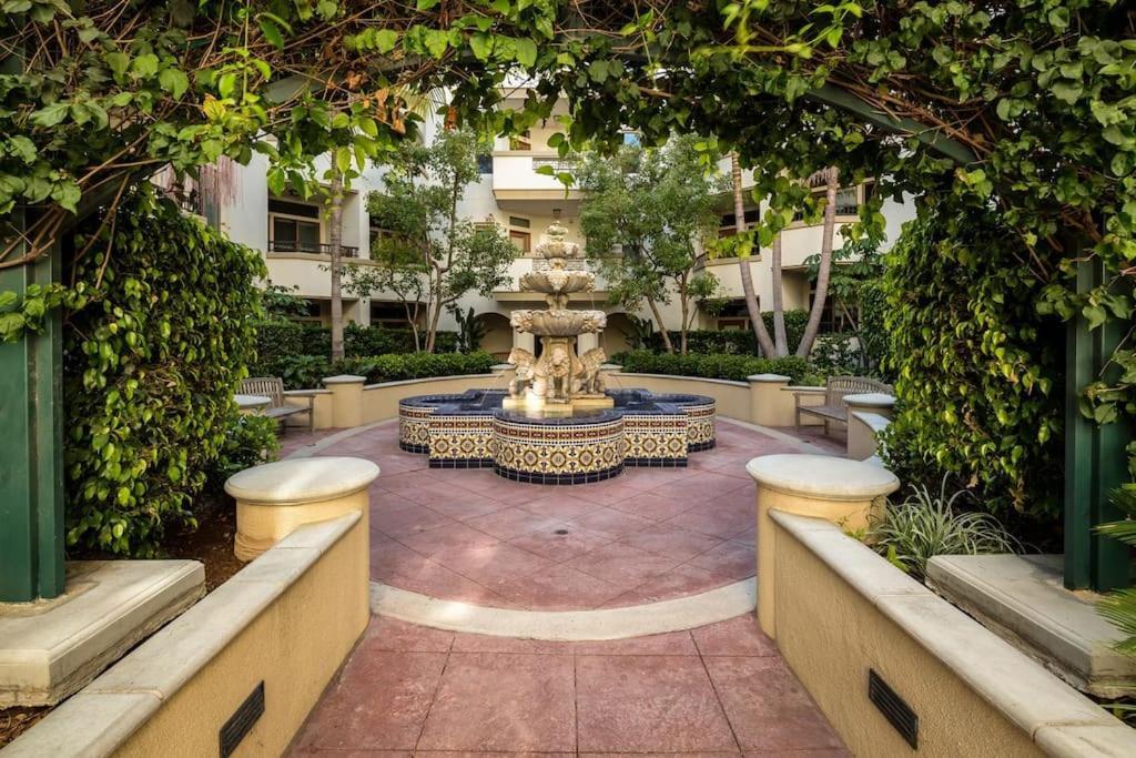 Lux One Bedroom With Garden View Los Angeles