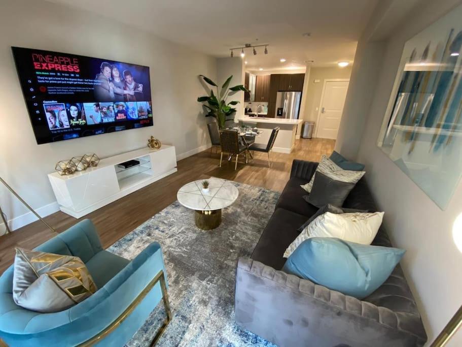 Lux One Bedroom With Garden View Aparthotel Los Angeles