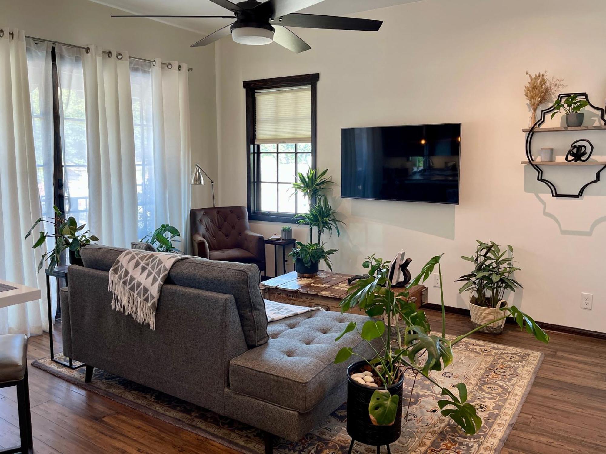 Apartment Cozy With Rooftop Deck *