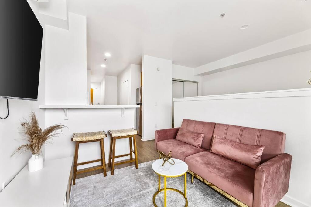 Amazing In Sm Promenade! Free Parking! Apartment *