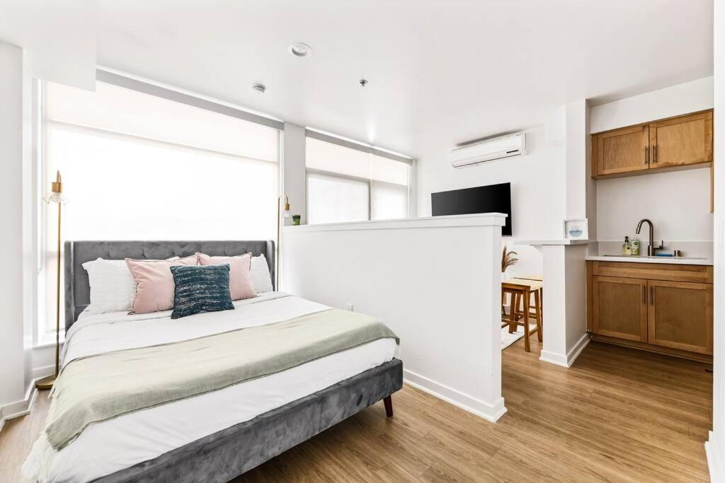 Apartment Amazing In Sm Promenade! Free Parking! *