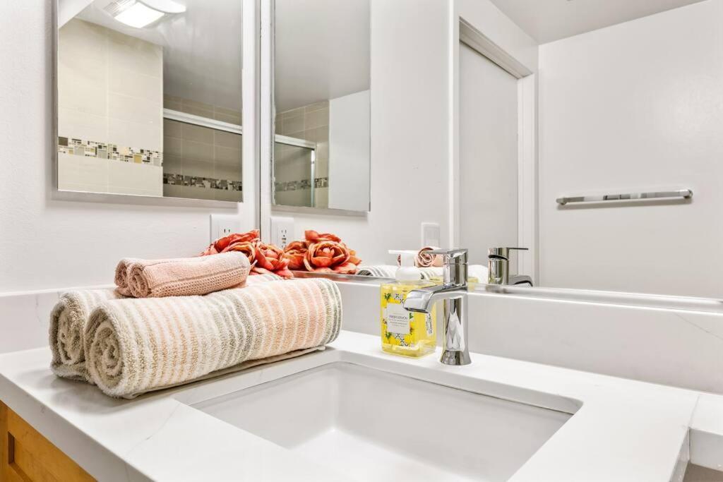 Amazing In Sm Promenade! Free Parking! Apartment *