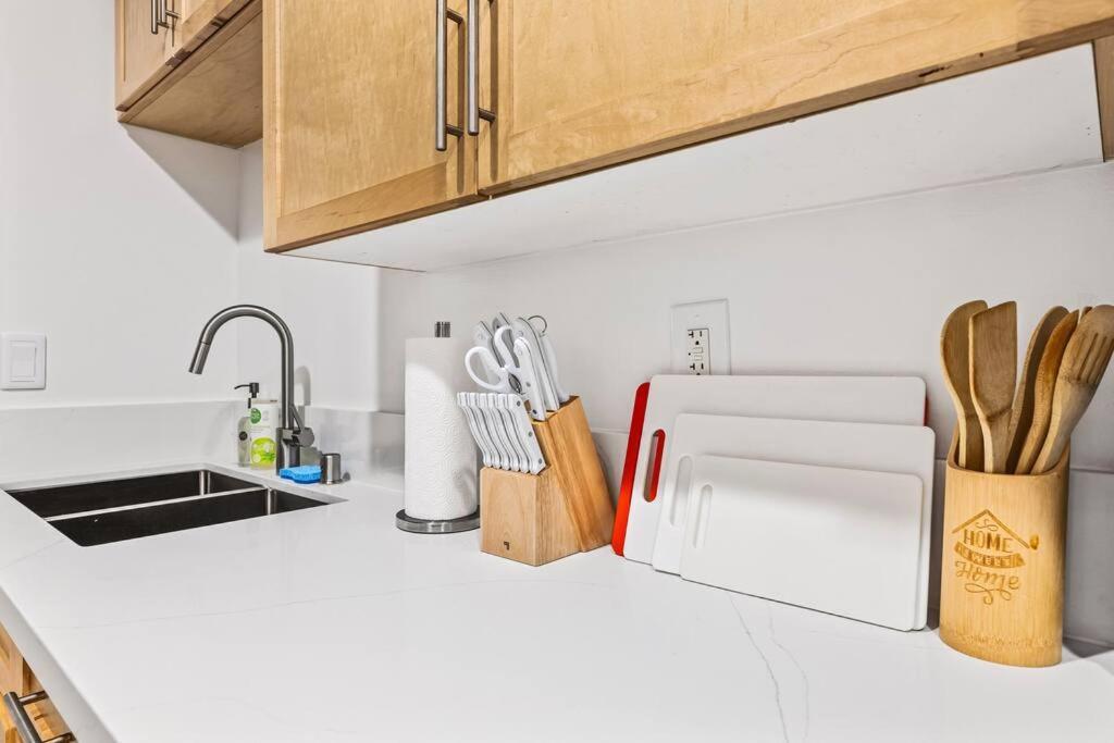 Apartment Amazing In Sm Promenade! Free Parking! *