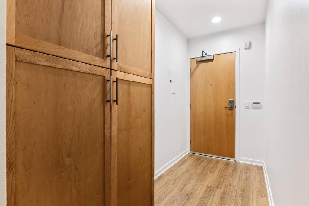 Amazing In Sm Promenade! Free Parking! Apartment Los Angeles
