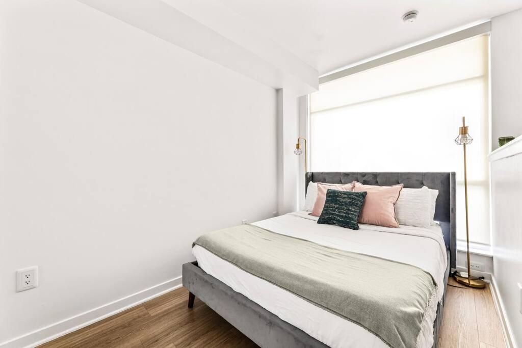 Amazing In Sm Promenade! Free Parking! Apartment Los Angeles