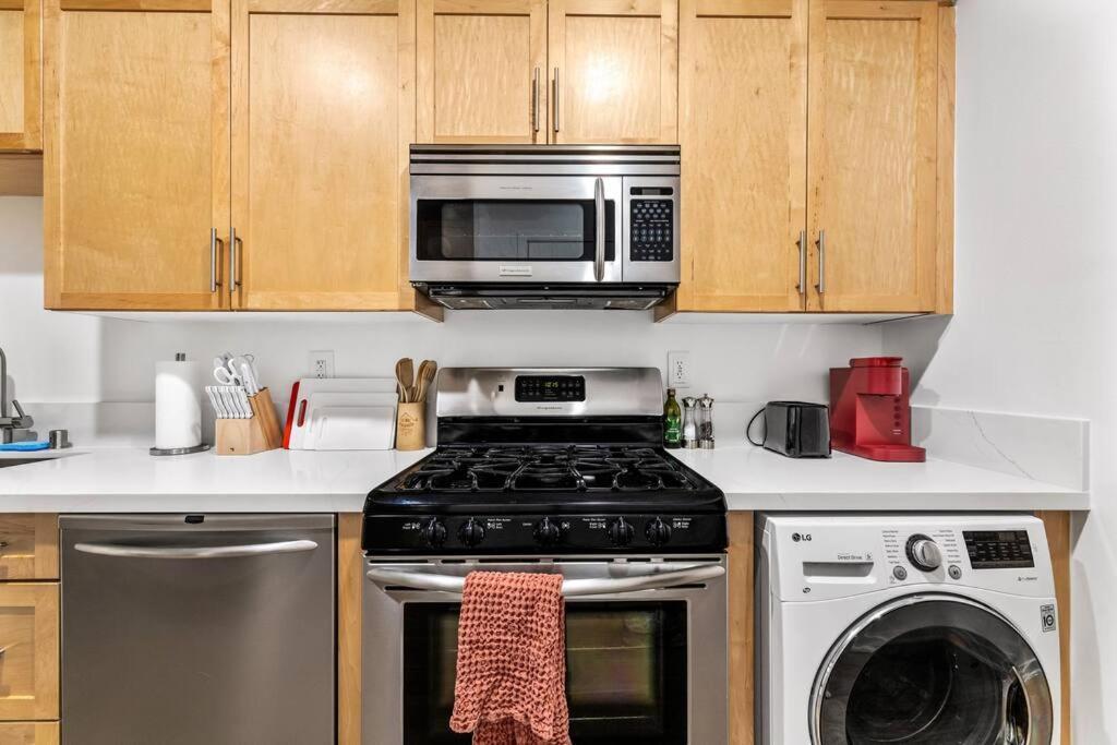 Amazing In Sm Promenade! Free Parking! Apartment