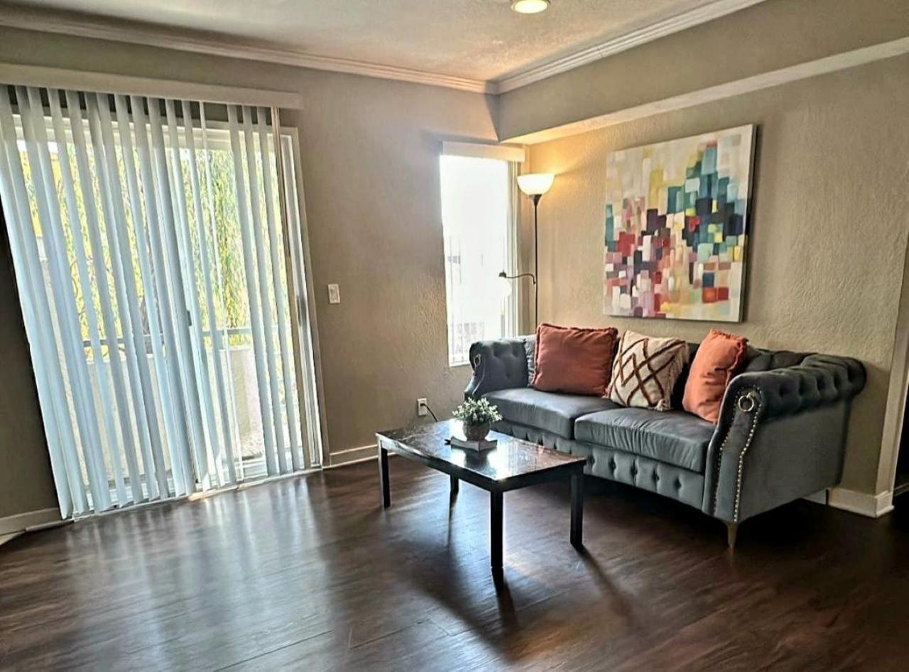 Charming 2br Near La Attractions *