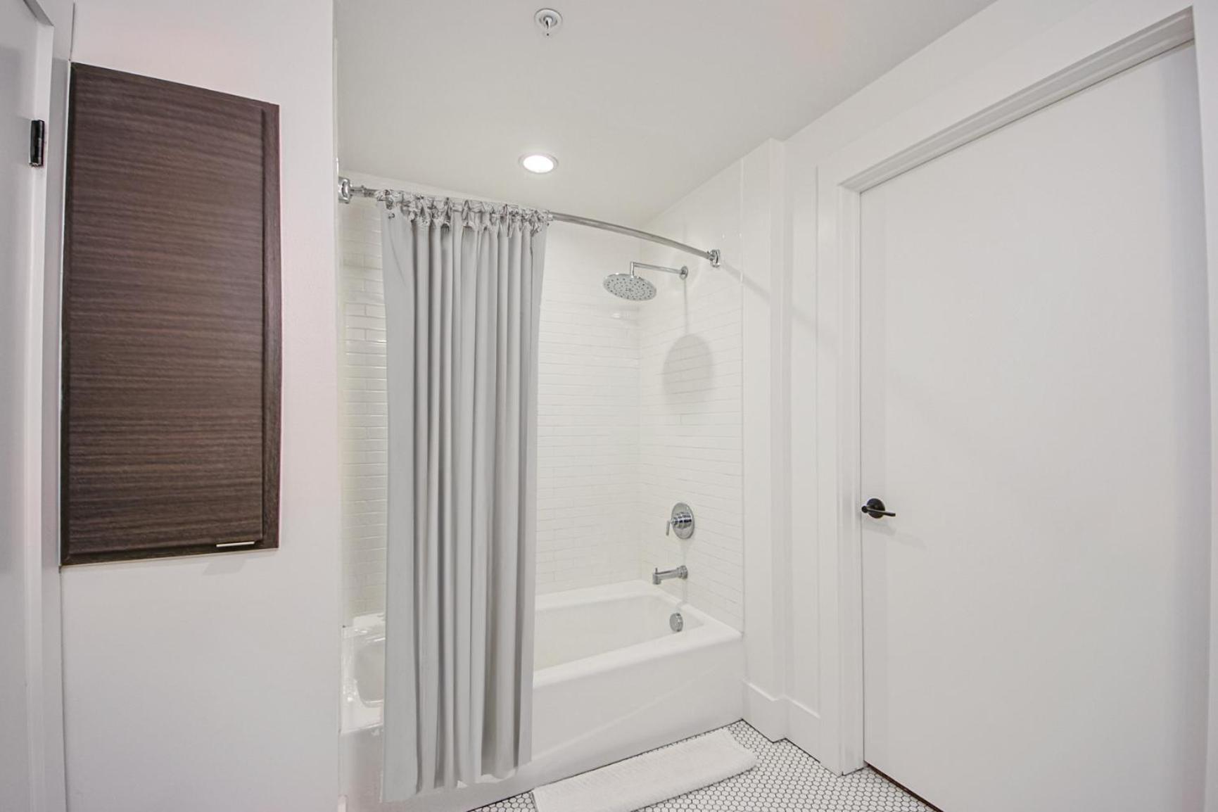 Apartment Hollywood Stylish 2bd 2ba Steps From Hollywood Walk Of Fame