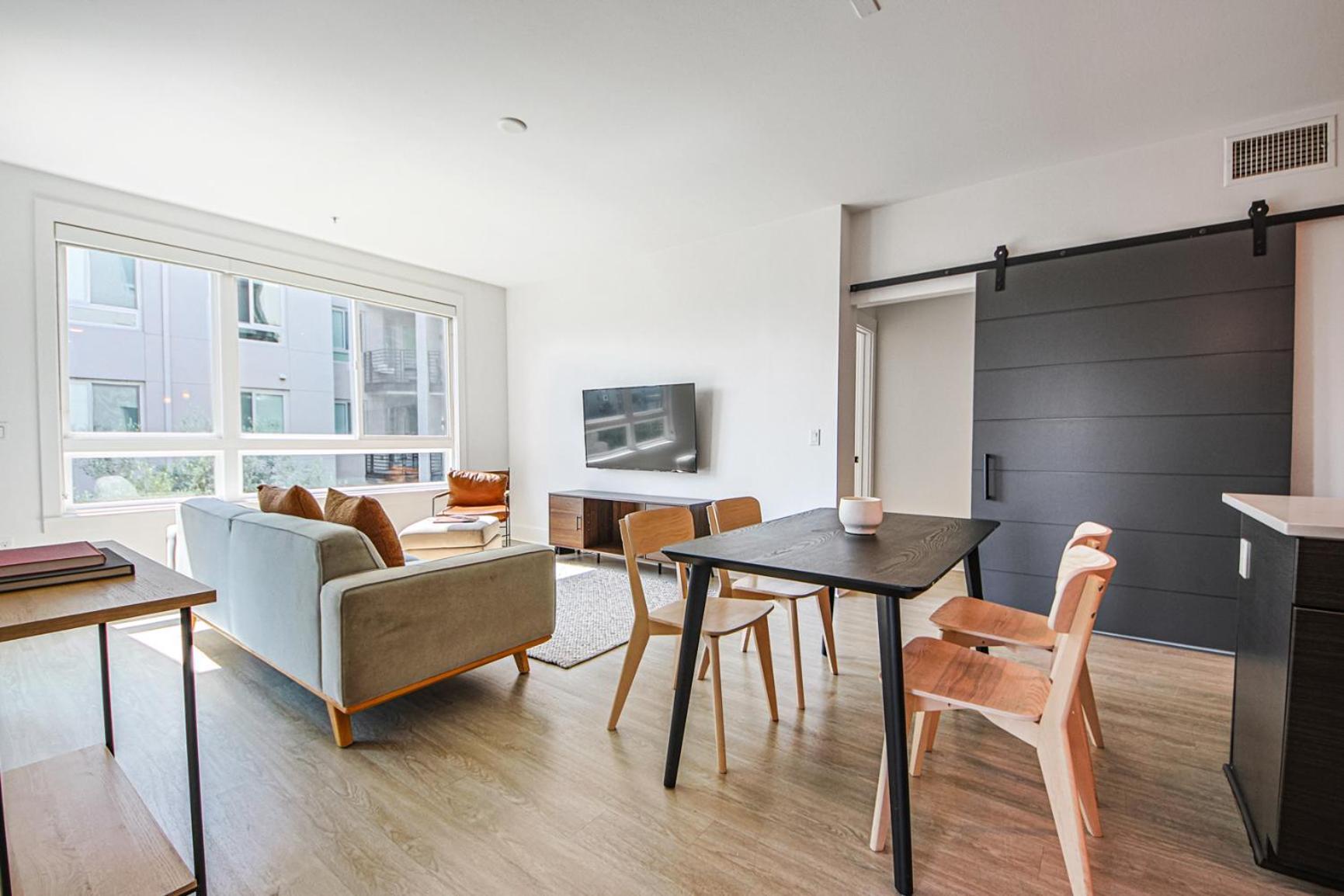 Apartment Hollywood Stylish 2bd 2ba Steps From Hollywood Walk Of Fame *