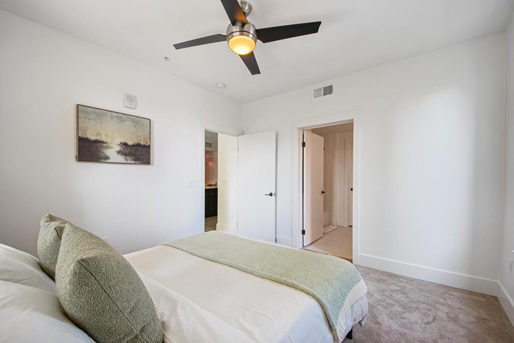 Apartment Hollywood Stylish 2bd 2ba Steps From Hollywood Walk Of Fame *