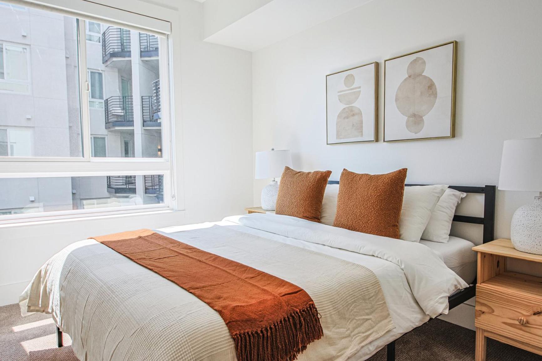Hollywood Stylish 2bd 2ba Steps From Hollywood Walk Of Fame *