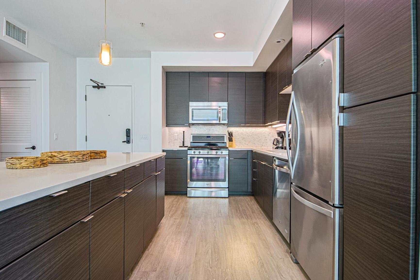 Hollywood Stylish 2bd 2ba Steps From Hollywood Walk Of Fame Los Angeles
