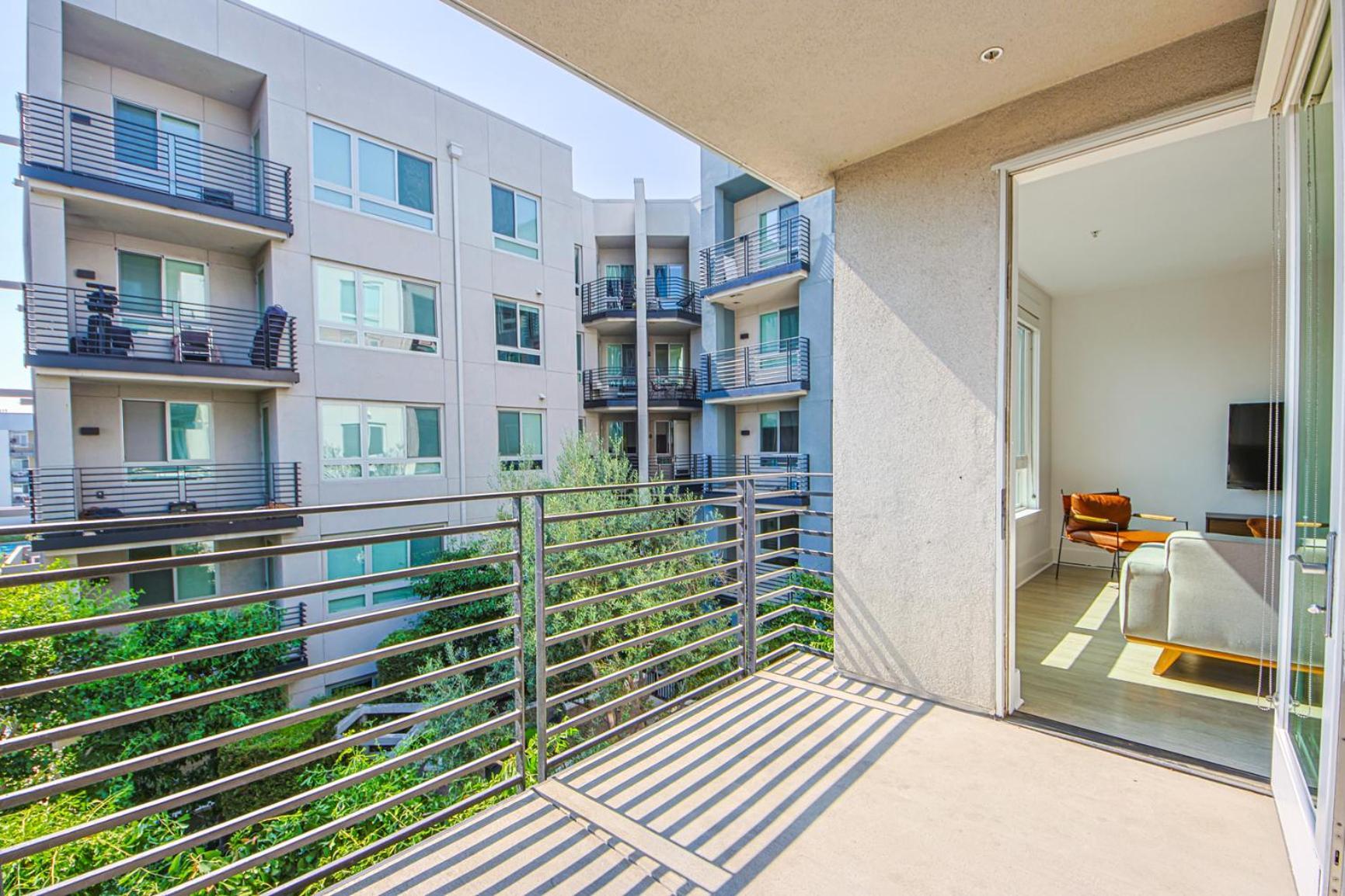 Hollywood Stylish 2bd 2ba Steps From Hollywood Walk Of Fame *
