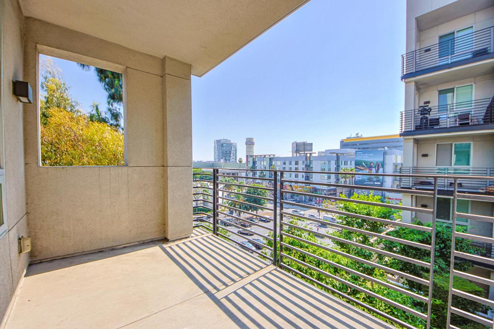 Hollywood Stylish 2bd 2ba Steps From Hollywood Walk Of Fame Los Angeles