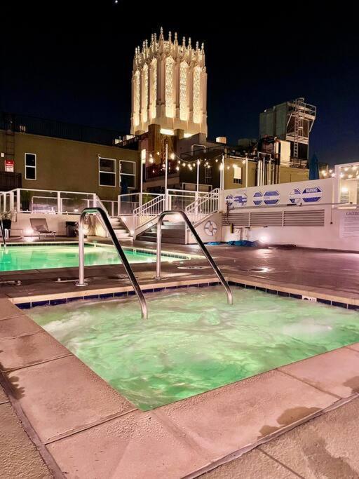 Iconic Heart Of Dtla Loft With Rooftop Pool Jacuzzi Gym * Los Angeles