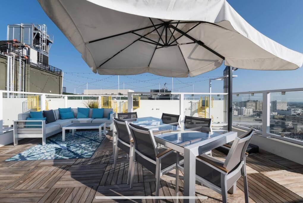 Iconic Heart Of Dtla Loft With Rooftop Pool Jacuzzi Gym Los Angeles