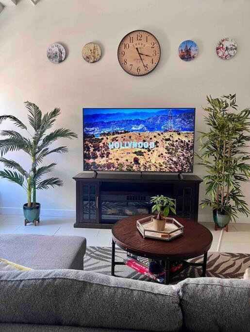 Apartment Iconic Heart Of Dtla Loft With Rooftop Pool Jacuzzi Gym Los Angeles