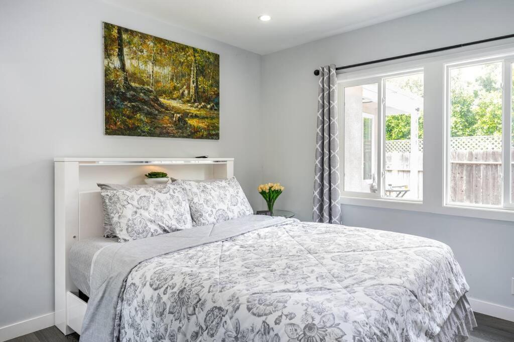 Holiday home Adorable 2br-2ba House With Ev & Free Parking And Family Friendly In Angeles