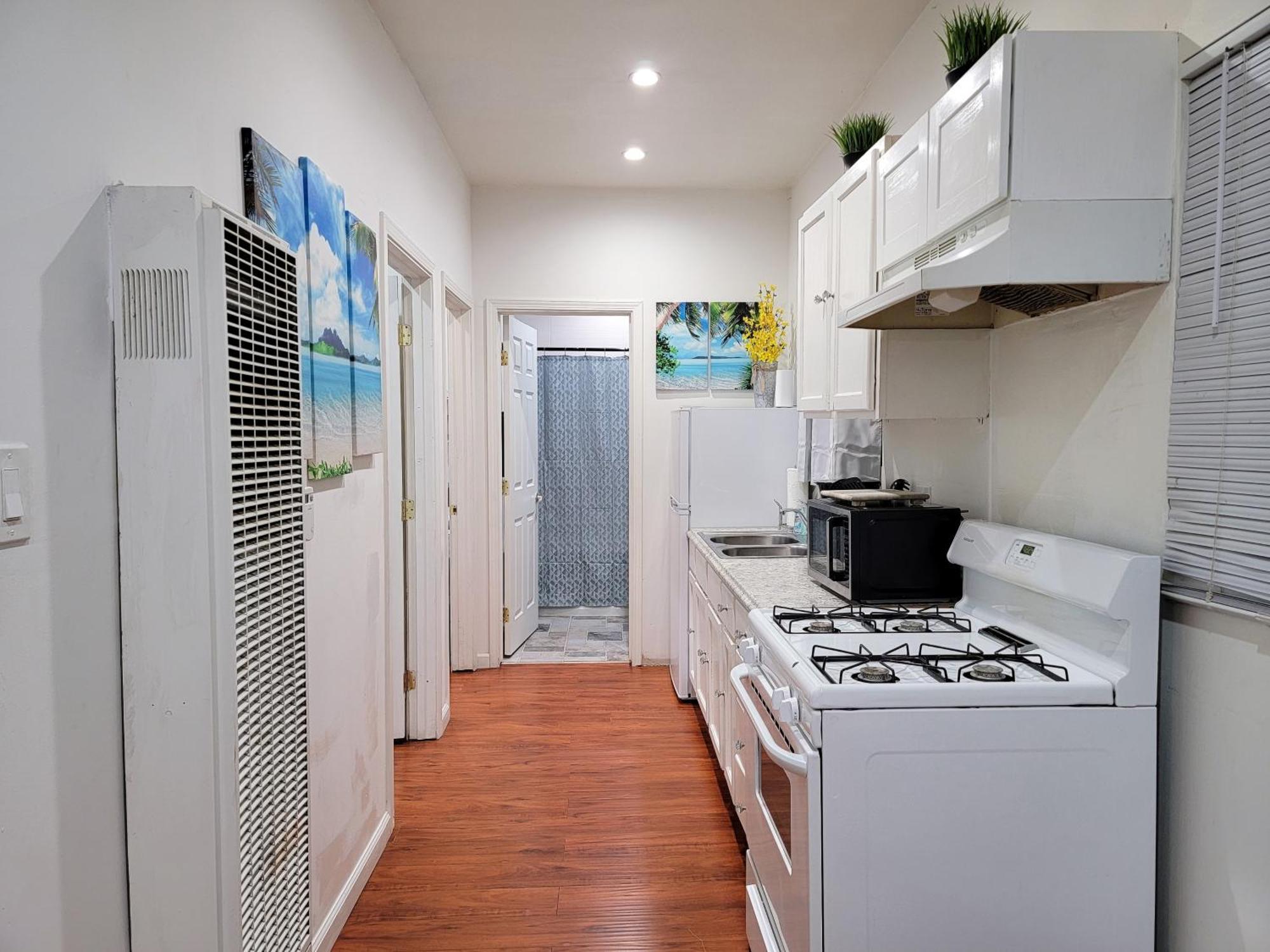 Apartment Budget Beverly Hills Style 2 Bedroom Apt - 5 Minutes From Rodeo Drive Los Angeles