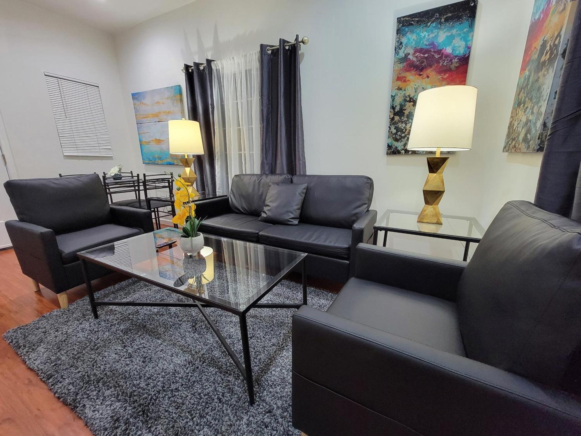 Budget Beverly Hills Style 2 Bedroom Apt - 5 Minutes From Rodeo Drive