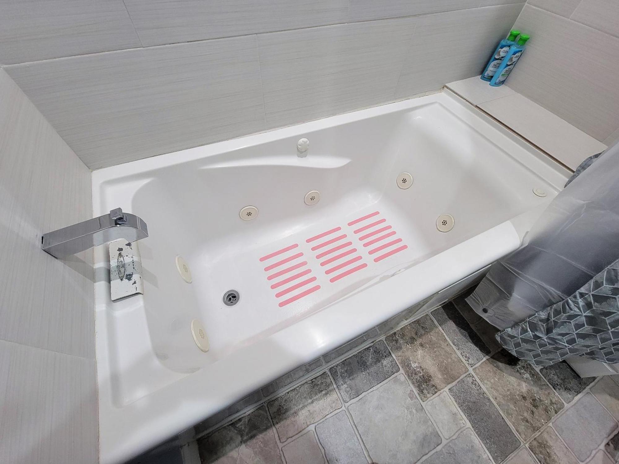 Budget Beverly Hills Style 2 Bedroom Apt - 5 Minutes From Rodeo Drive Apartment *