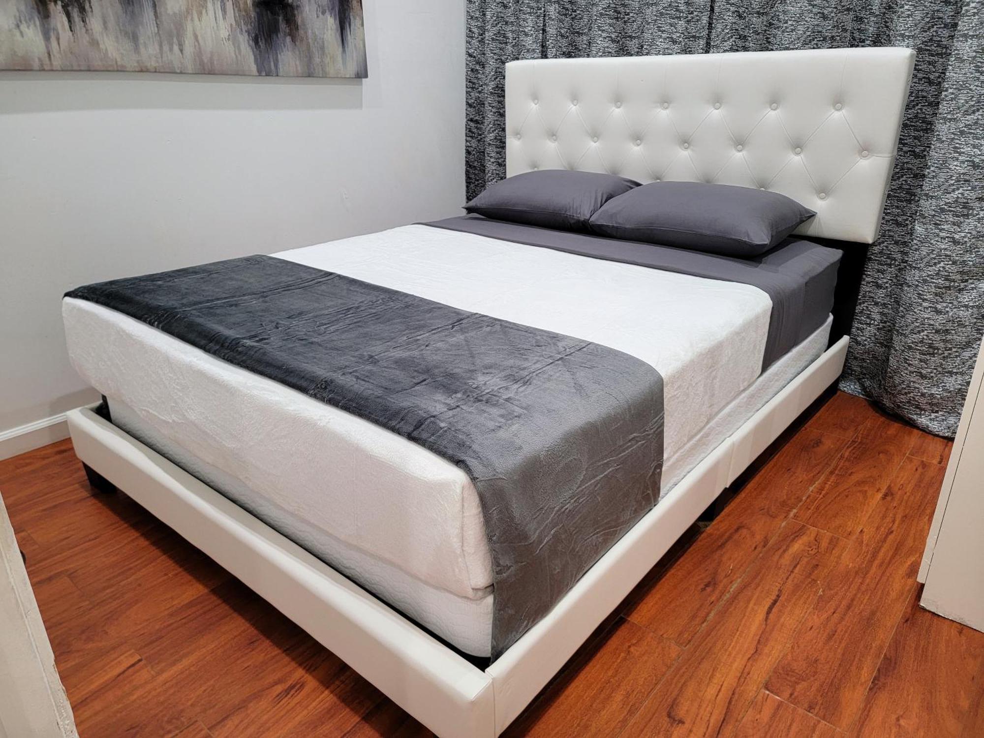 Budget Beverly Hills Style 2 Bedroom Apt - 5 Minutes From Rodeo Drive *