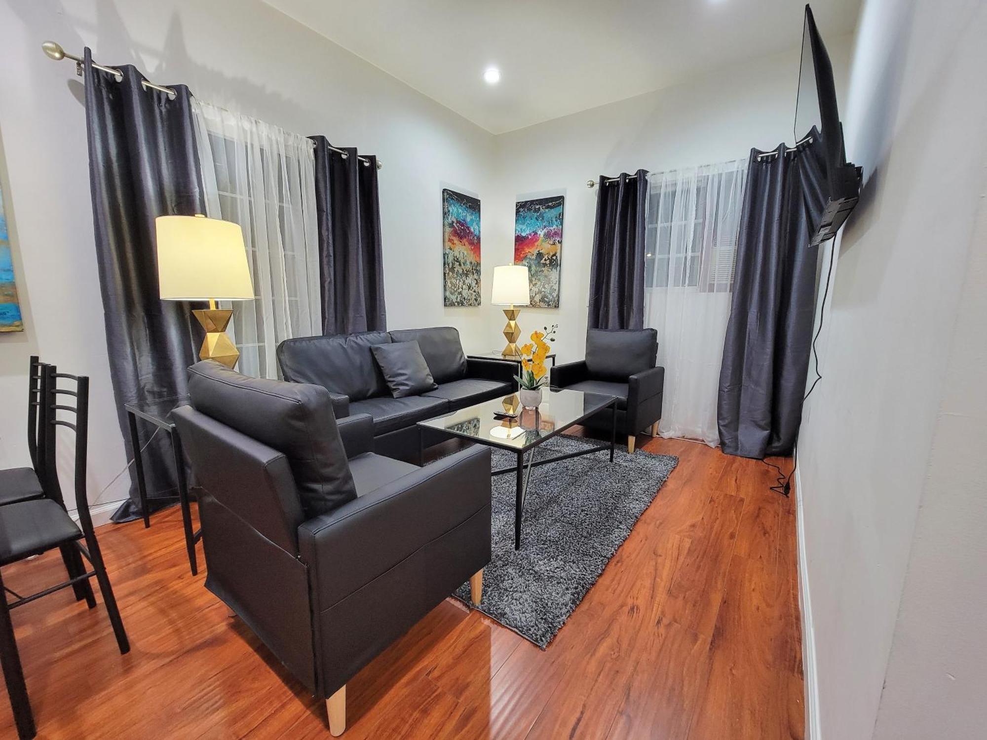 Budget Beverly Hills Style 2 Bedroom Apt - 5 Minutes From Rodeo Drive Los Angeles