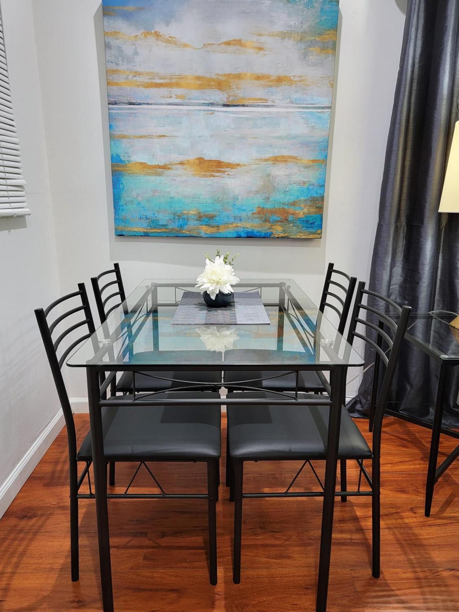 Budget Beverly Hills Style 2 Bedroom Apt - 5 Minutes From Rodeo Drive Apartment Los Angeles
