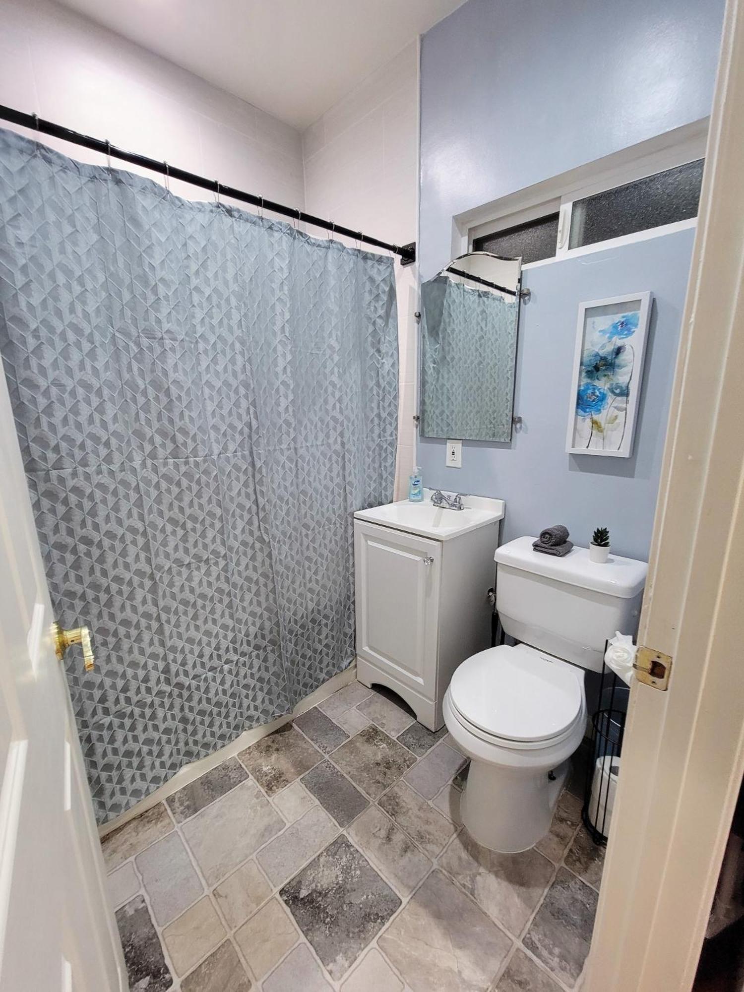 Apartment Budget Beverly Hills Style 2 Bedroom Apt - 5 Minutes From Rodeo Drive Los Angeles
