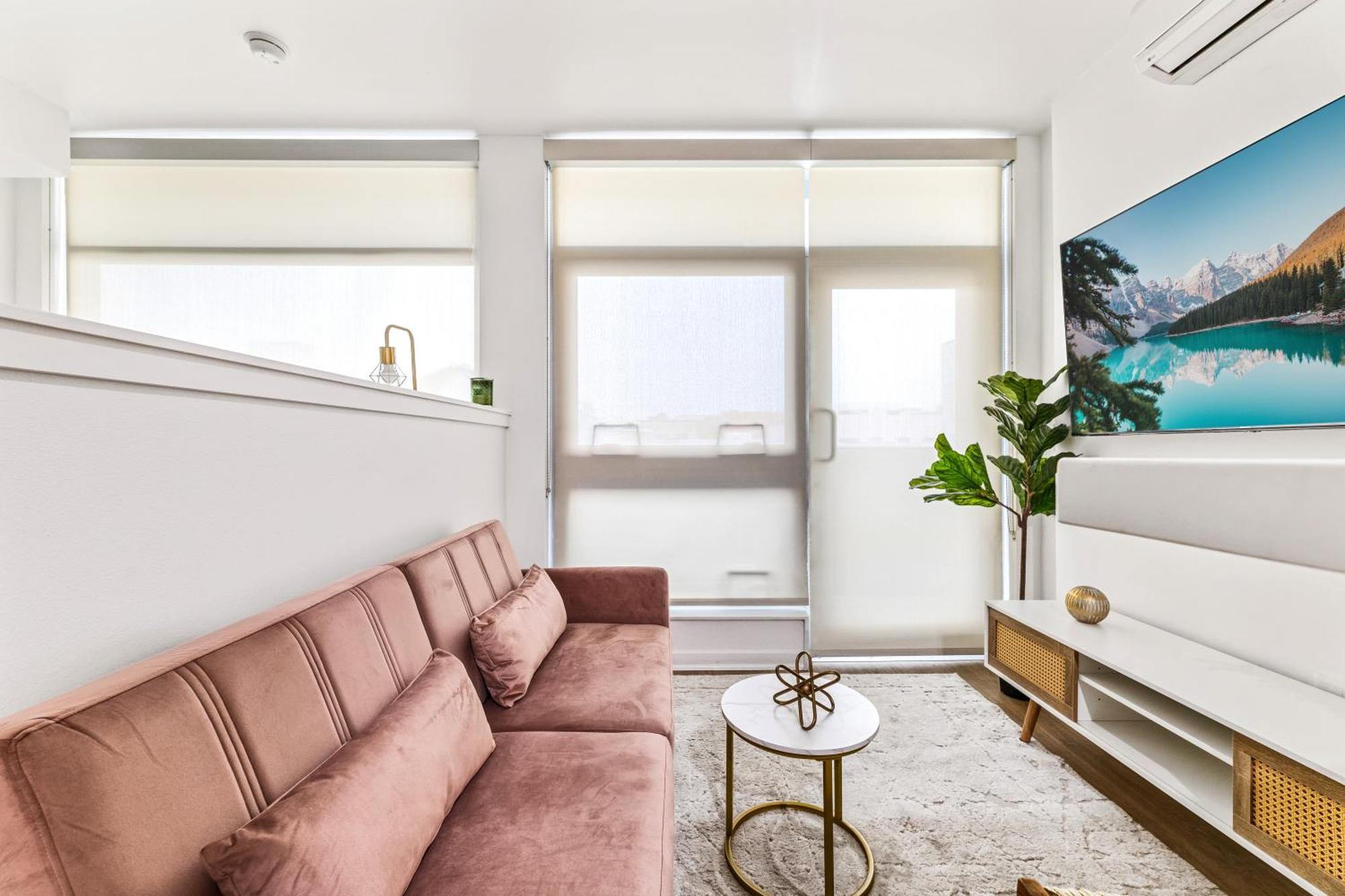 Apartment Amazing In Sm Promenade! Free Parking! *