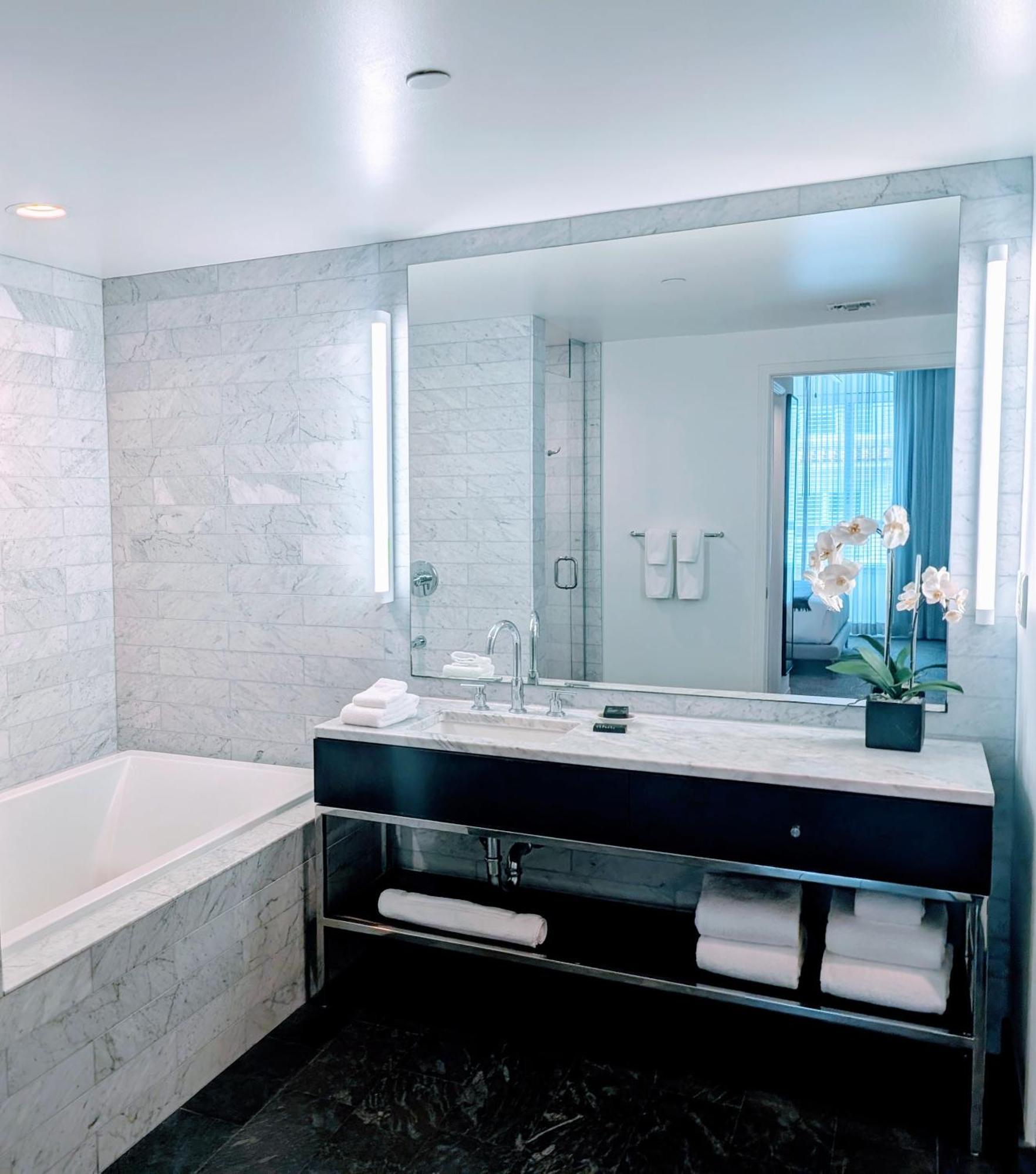 Aparthotel Aka Beverly Hills 4*