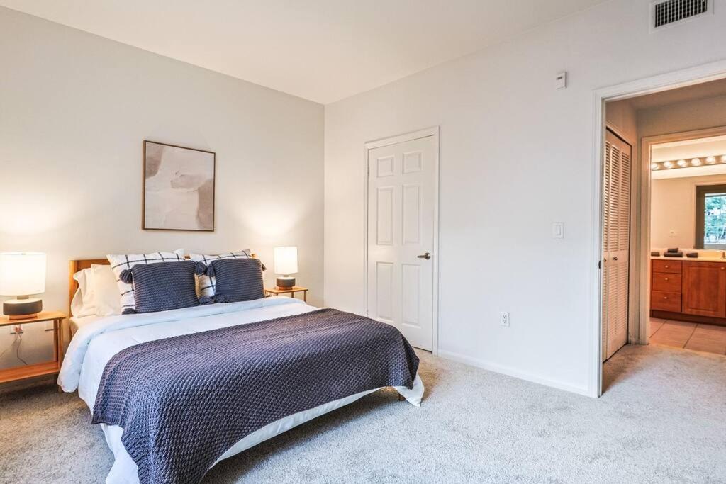 Spacious 3bdr 2bth Near Venice With Pool