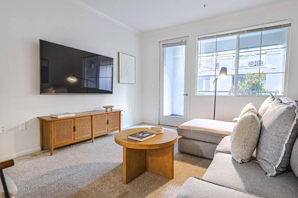 Spacious 3bdr 2bth Near Venice With Pool Apartment Los Angeles
