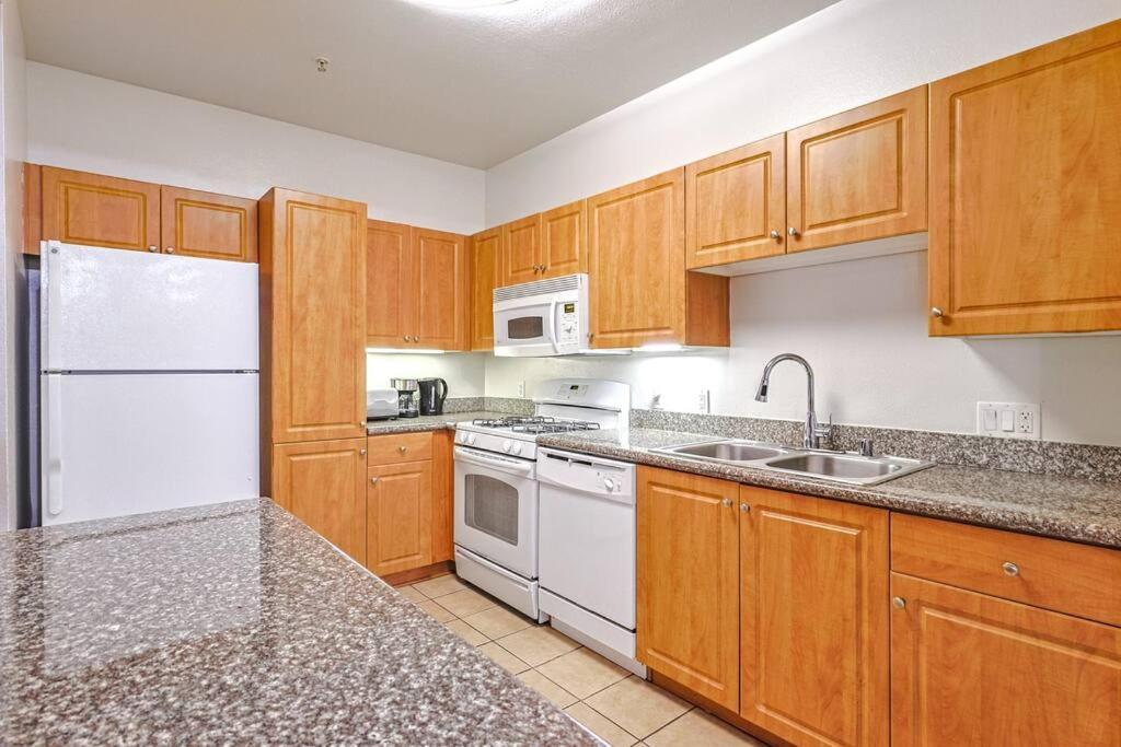Spacious 3bdr 2bth Near Venice With Pool Apartment