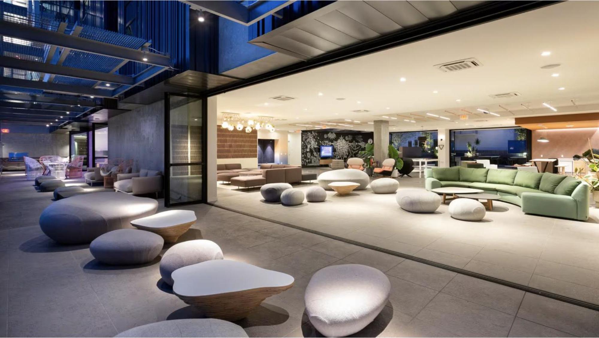 Stunning Hollywood Sign View Capsule hotel