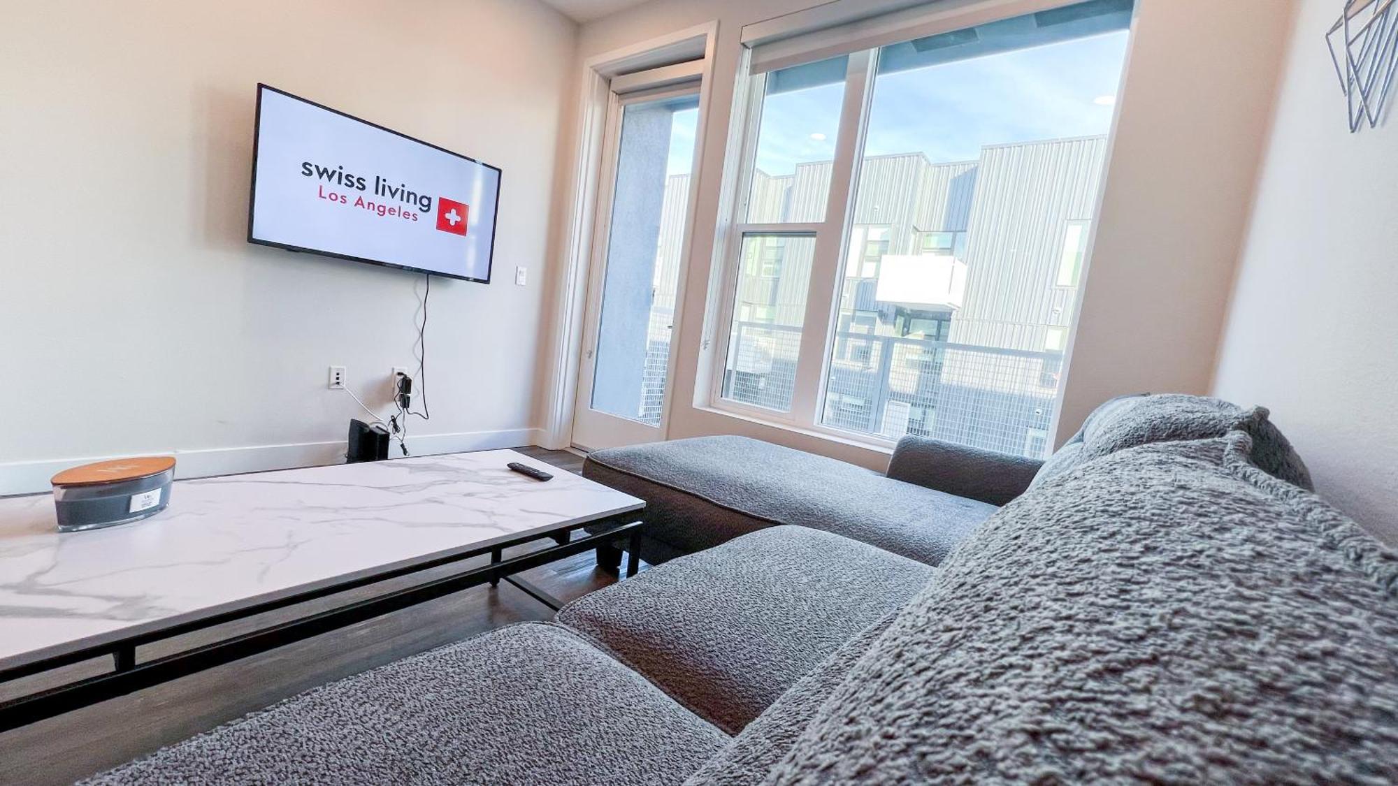 Capsule hotel Stunning Hollywood Sign View Los Angeles