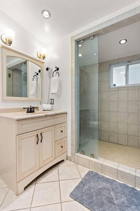 Holiday home Luxury 4bd And 3ba In Topanga Oasis With Pool, And Los Angeles