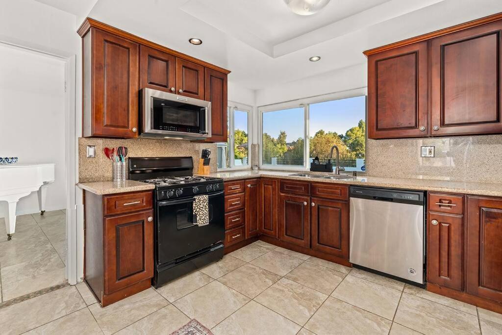 Holiday home Luxury 4bd And 3ba In Topanga Oasis With Pool, And *