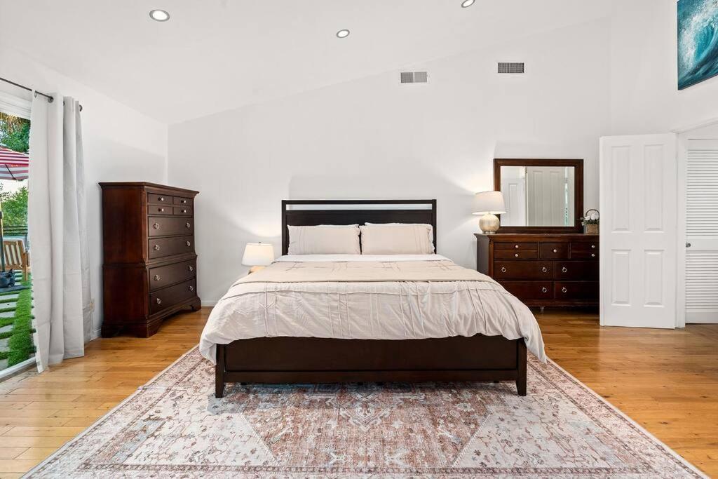 Luxury 4bd And 3ba In Topanga Oasis With Pool, And Holiday home *