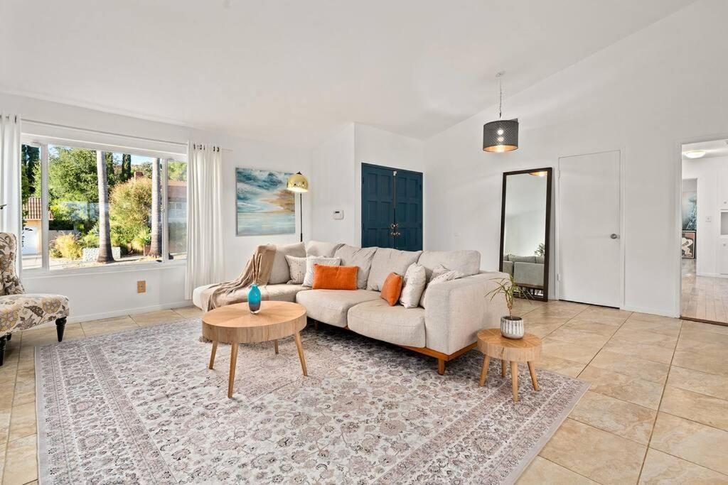 Luxury 4bd And 3ba In Topanga Oasis With Pool, And Holiday home