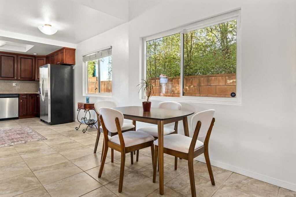 Luxury 4bd And 3ba In Topanga Oasis With Pool, And Holiday home Los Angeles