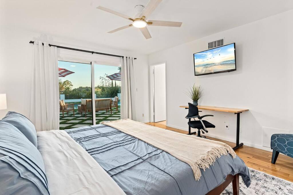 Luxury 4bd And 3ba In Topanga Oasis With Pool, And Holiday home