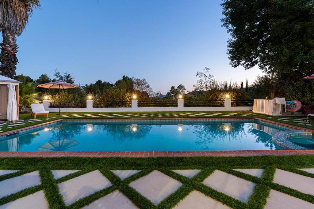 Luxury 4bd And 3ba In Topanga Oasis With Pool, And Holiday home *