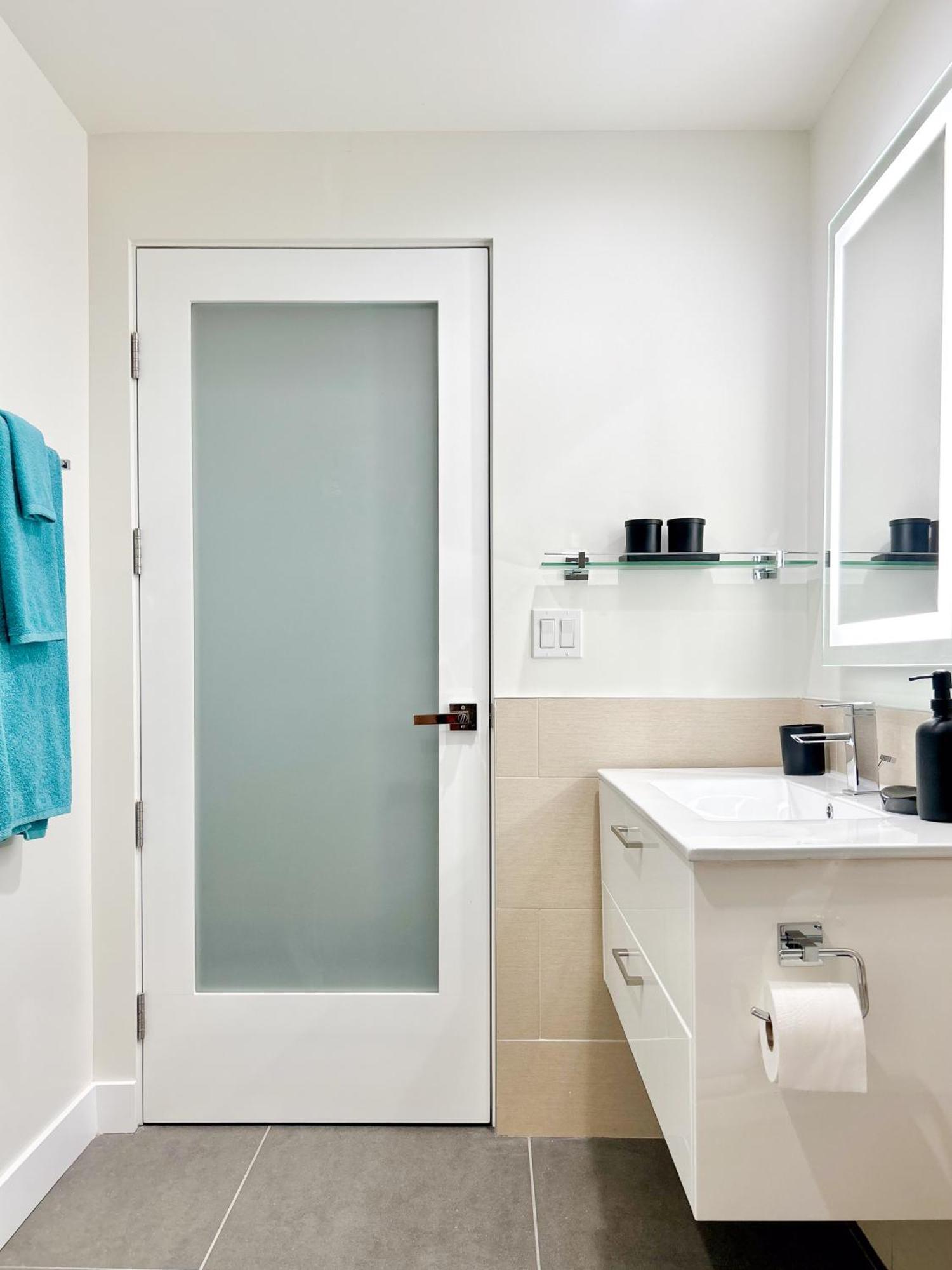 Downtown Escape - 2br W Skyline Views & Hot Tub Apartment Los Angeles