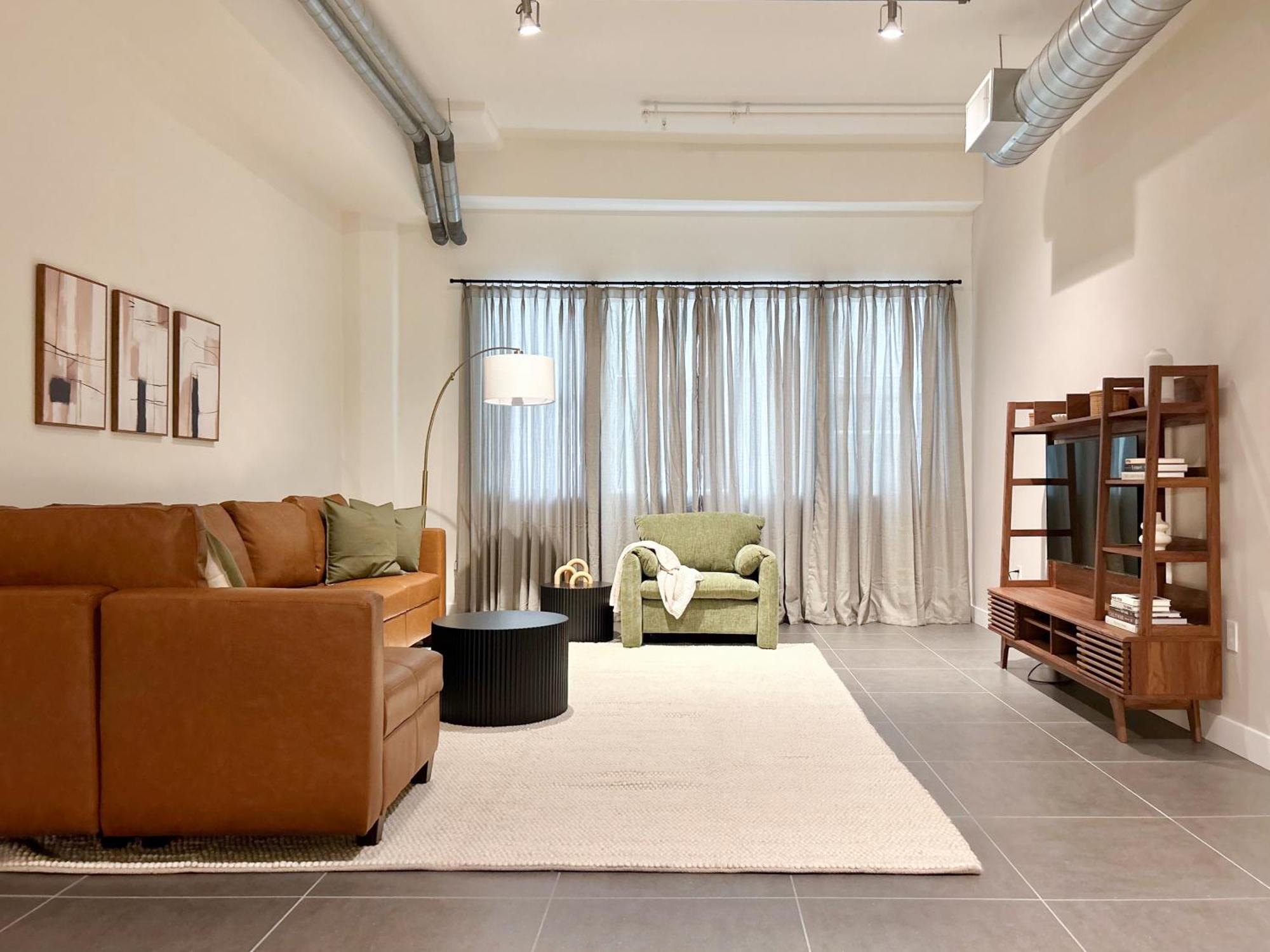 Downtown Escape - 2br W Skyline Views & Hot Tub Los Angeles