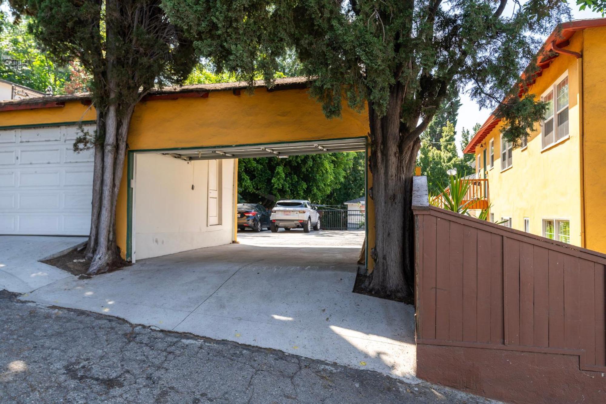 Incredible Near Universal Apartment *