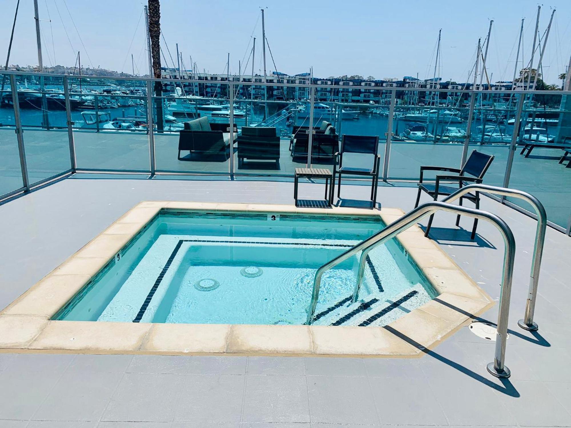 Apartment Harbor Views Retreat By Venice In Marina Dr Los Angeles