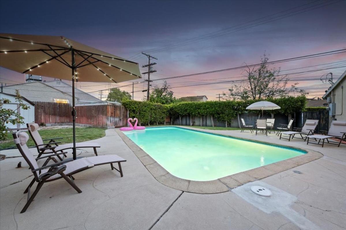 Holiday home Chic Boho Retreat - Pool, Patio, Mini Golf & Arcade, Mins From Universal Studios!