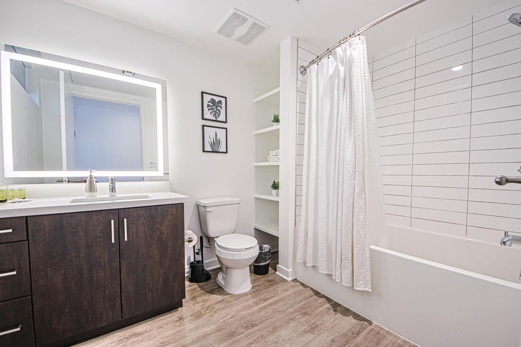 Stylish & Spacious 2bdr & 2bth In Santa Monica *