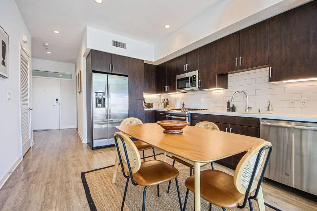 Stylish & Spacious 2bdr & 2bth In Santa Monica Apartment *